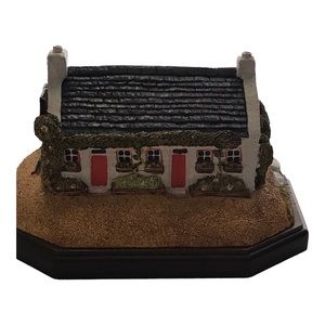 Kate Kearney’s Cottage Musical Figurine